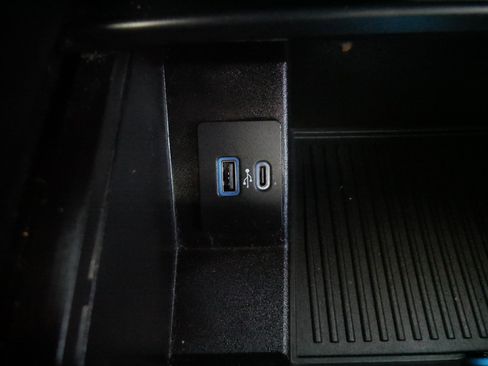 Used 2023 Ford Expedition Max XLT image 27