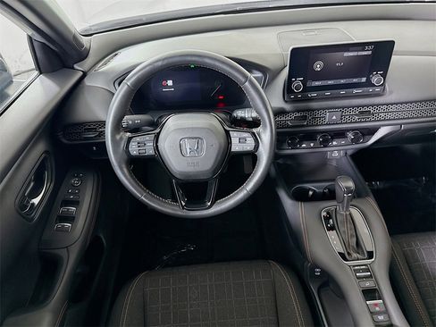 Used 2024 Honda HR-V Sport image 3