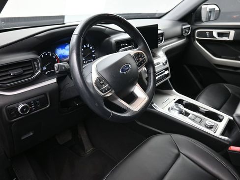 Used 2023 Ford Explorer XLT w/ Equipment Group 202A AWD/4WD image 18