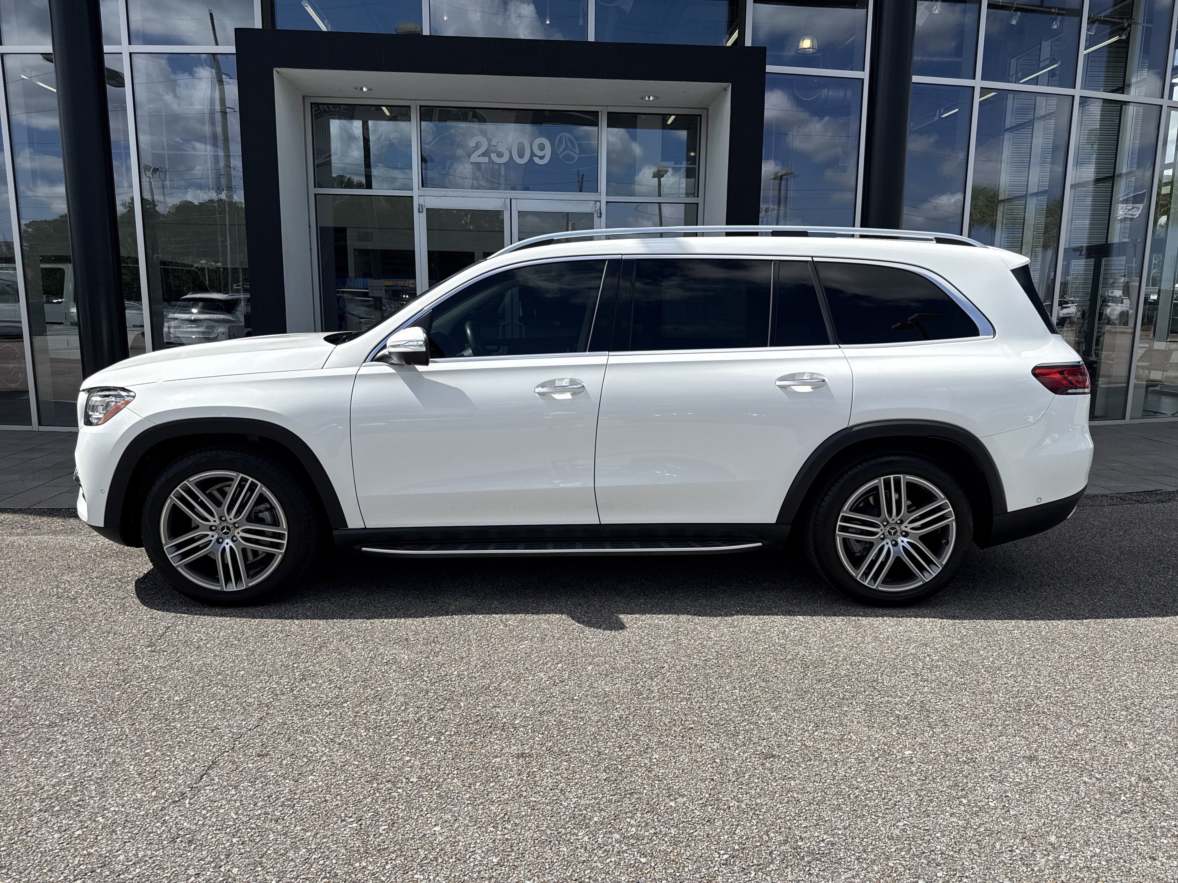 Used 2020 Mercedes-Benz GLS 450 4MATIC image 2