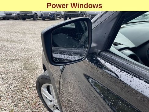 Used 2018 Nissan Kicks S FWD image 7