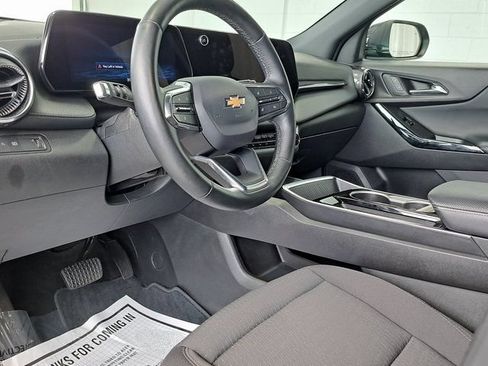 Used 2025 Chevrolet Equinox LT FWD image 9