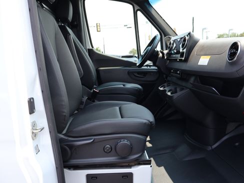 Used 2024 Mercedes-Benz eSprinter 170 Cargo image 23