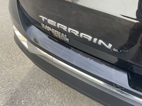 Used 2024 GMC Terrain SLT image 13