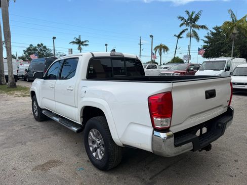 Used 2017 Toyota Tacoma SR5 w/ Tow Package RWD image 3