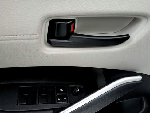 Certified 2023 Toyota Corolla Cross LE image 35