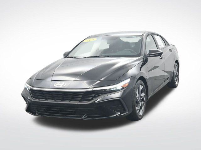 Used 2025 Hyundai Elantra Sport FWD image 2