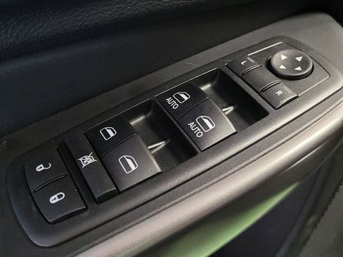 Used 2019 Jeep Cherokee Limited w/ Technology Group image 27