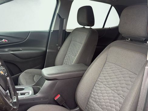 Used 2019 Chevrolet Equinox LT w/ Driver Convenience Package image 11