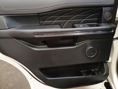Used 2020 Ford Expedition Platinum image 16