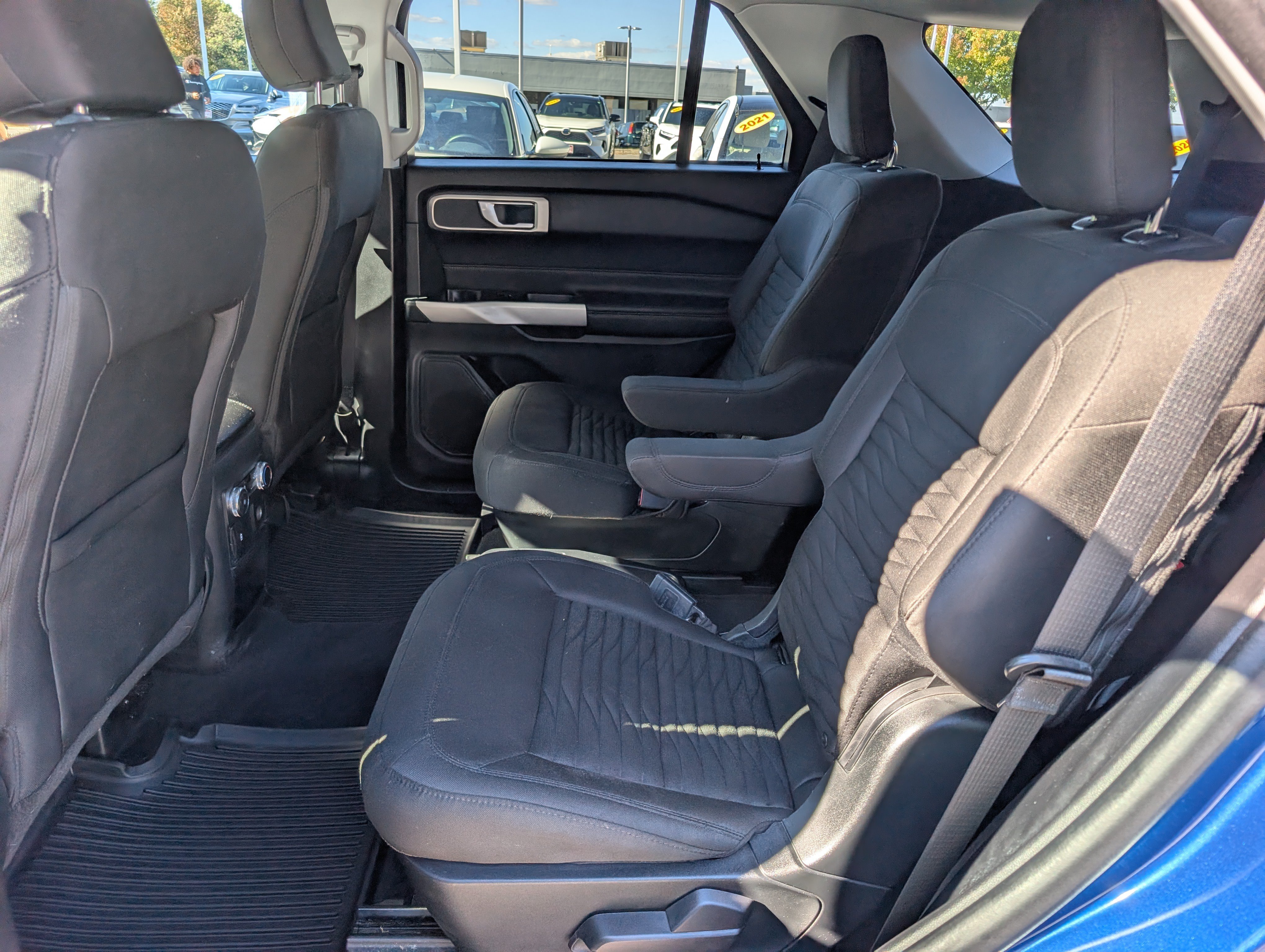 Used 2021 Ford Explorer XLT w/ Class III Trailer Tow Package AWD/4WD image 16