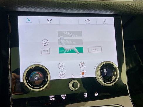 Used 2019 Land Rover Range Rover Velar R-Dynamic SE AWD/4WD image 16