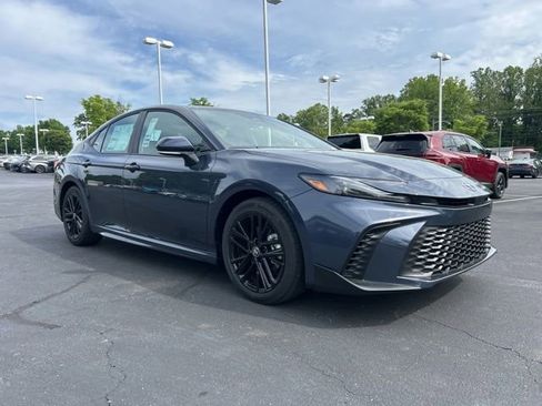 New 2026 Toyota Camry SE FWD image 3
