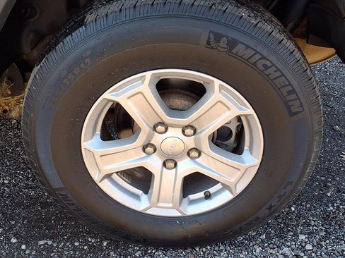 Used 2019 Jeep Wrangler Unlimited Sport S image 9