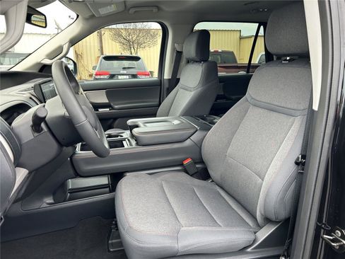 Certified 2025 Ford Expedition Active image 6