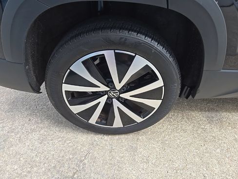 Used 2024 Volkswagen Taos SE FWD image 24
