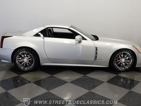 Used 2009 Cadillac XLR image 12