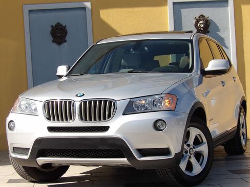 Used 2011 BMW X3 xDrive28i image 3