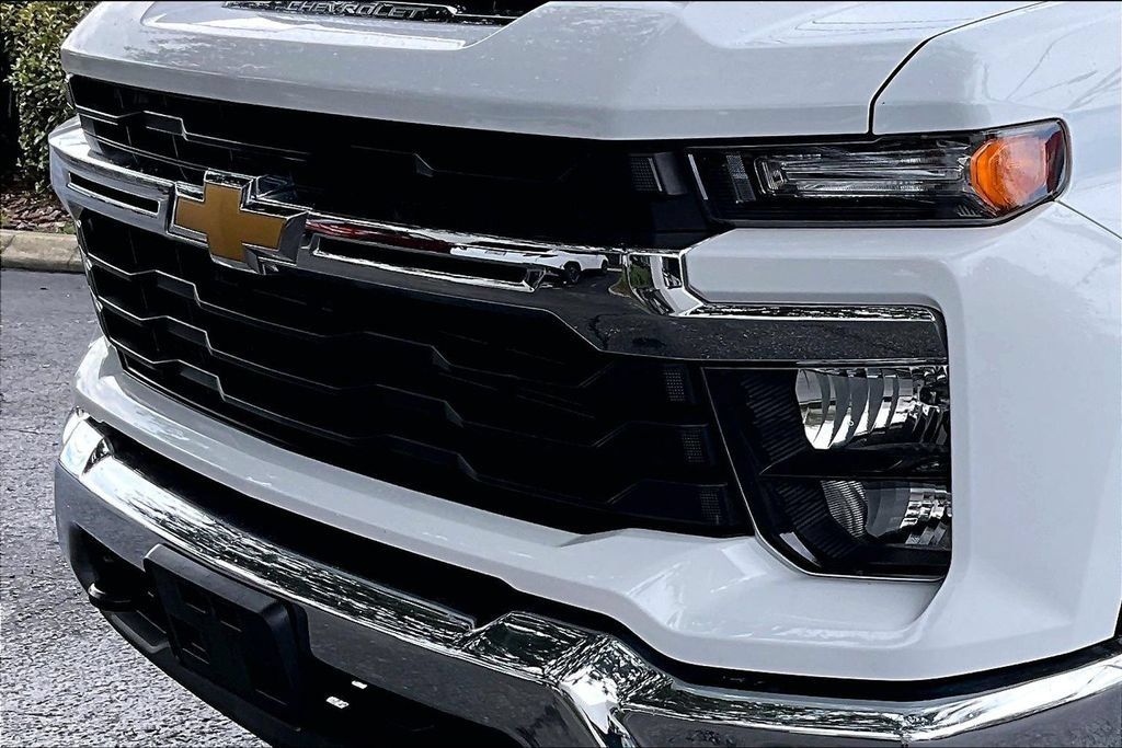 Used 2026 Chevrolet Silverado 3500 LT AWD/4WD image 32