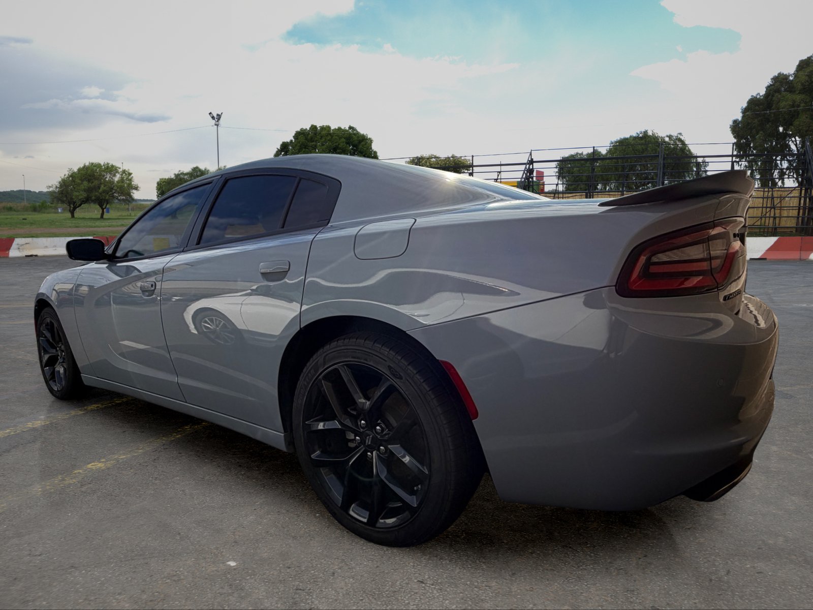 Used 2022 Dodge Charger SXT w/ Blacktop Package RWD image 4