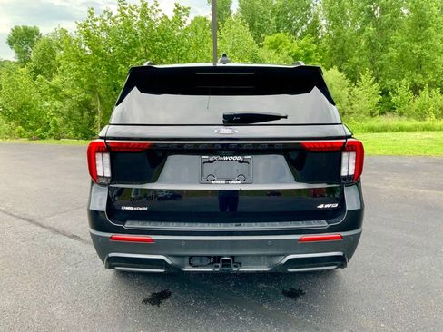 Used 2025 Ford Explorer ST-Line w/ ST-Line Street Pack AWD/4WD image 14