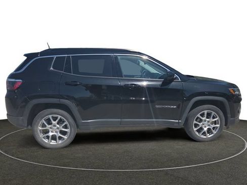 Used 2022 Jeep Compass Latitude AWD/4WD image 7