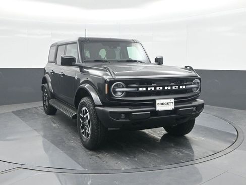 New 2025 Ford Bronco Outer Banks image 3