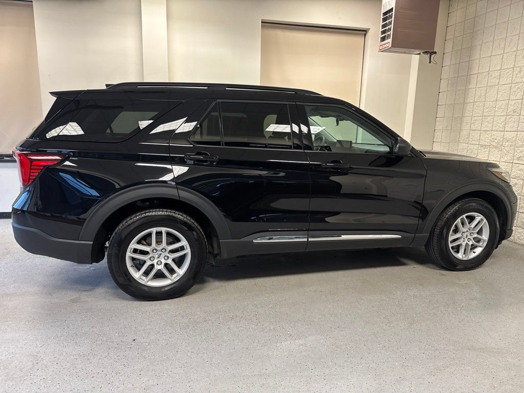 Used 2025 Ford Explorer Active AWD/4WD image 45