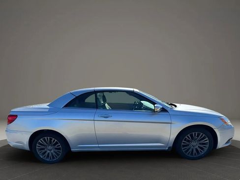 Used 2011 Chrysler 200 Limited FWD image 11