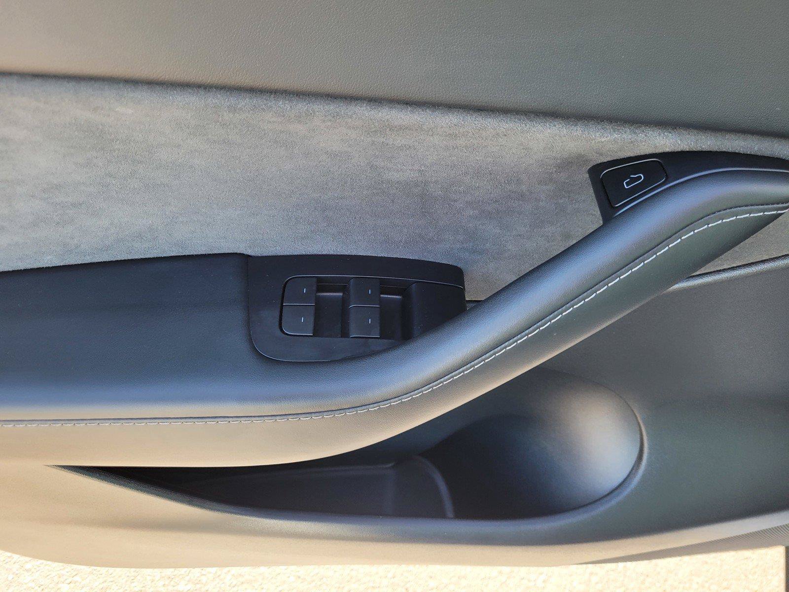 Used 2022 Tesla Model Y Long Range AWD/4WD image 24