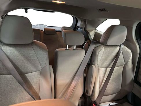 Used 2024 Toyota Sienna LE AWD/4WD image 13