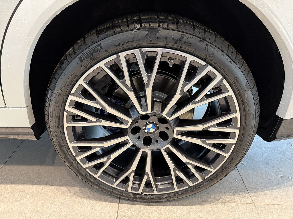 New 2027 BMW X6 xDrive40i w/ Executive Package AWD/4WD image 7