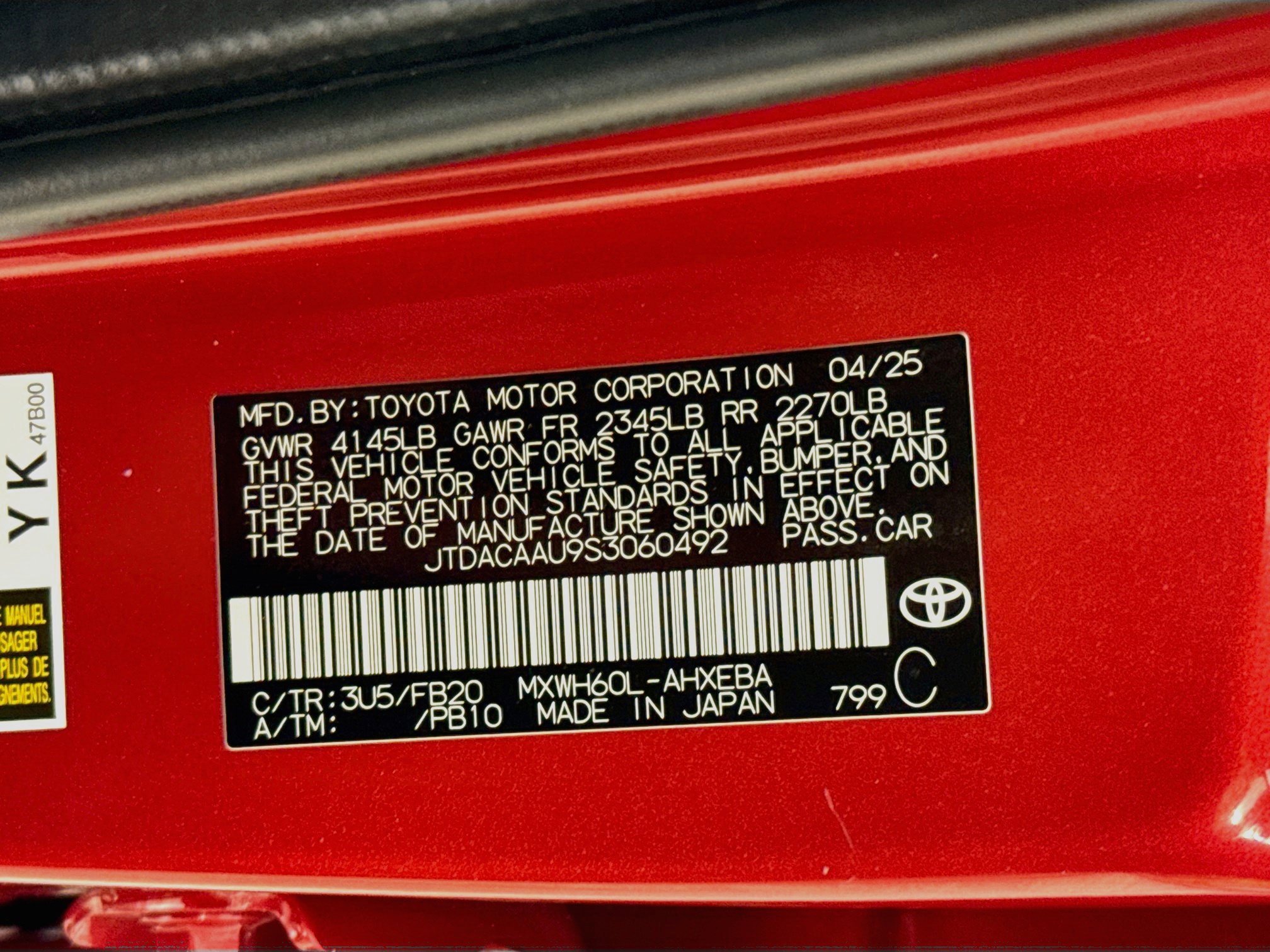 Certified 2025 Toyota Prius LE FWD image 32