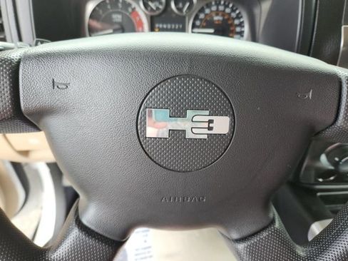 Used 2010 HUMMER H3T Luxury image 20