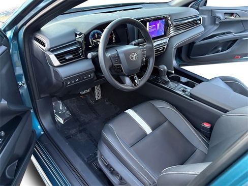 Used 2025 Toyota Camry SE image 9