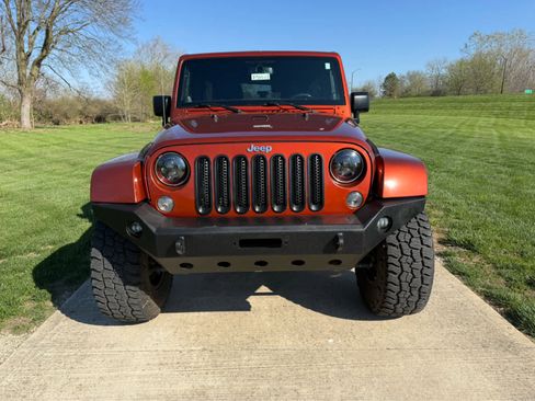 Used 2014 Jeep Wrangler Unlimited Sahara w/ Connectivity Group image 8