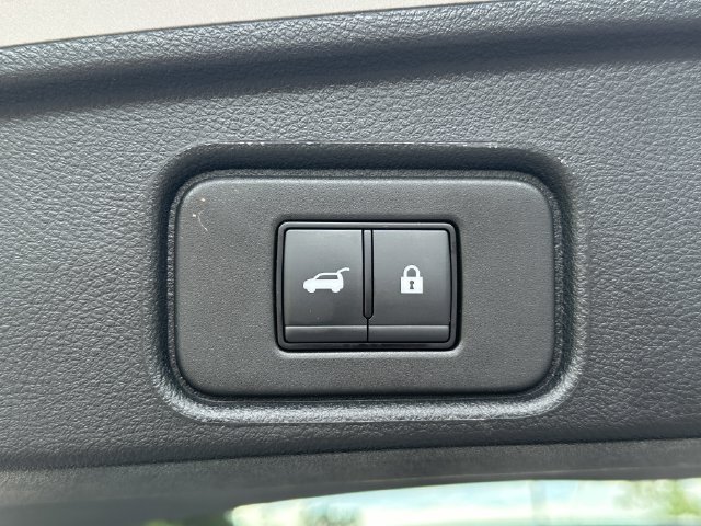 Certified 2025 Nissan Pathfinder SL FWD image 21