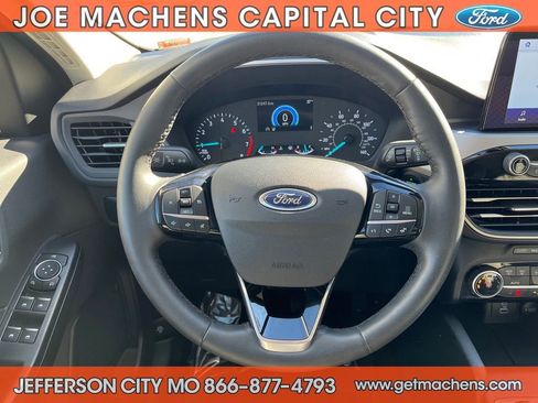 Certified 2022 Ford Escape SE w/ Cold Weather Package image 16