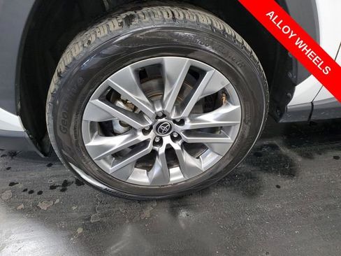 Used 2023 Toyota RAV4 XLE Premium image 7