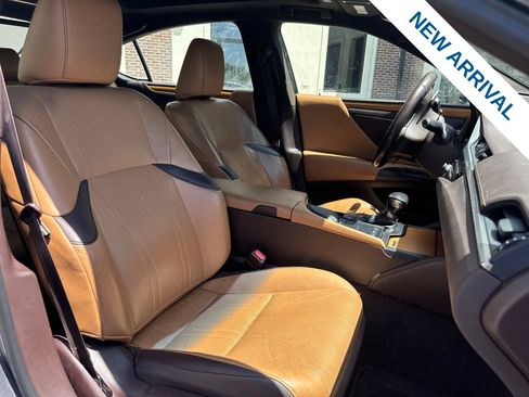 Used 2019 Lexus ES 350 w/ Accessory Package FWD image 9
