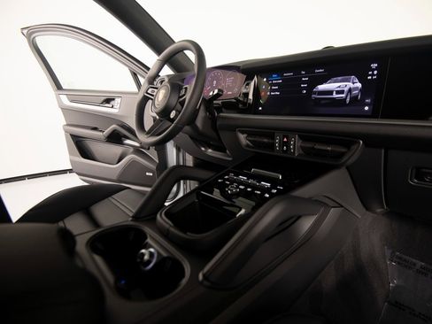 New 2026 Porsche Cayenne Coupe image 30