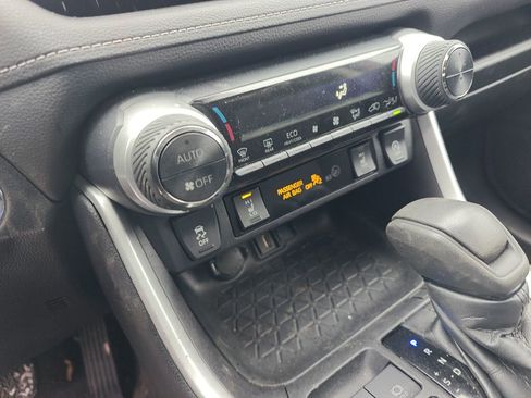 Used 2020 Toyota RAV4 XLE w/ Convenience Package image 10