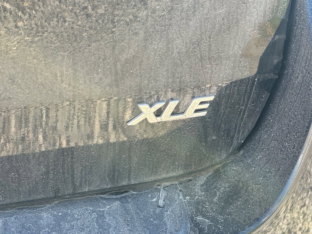 Used 2018 Toyota Sienna XLE w/ XLE Navigation Package FWD image 4