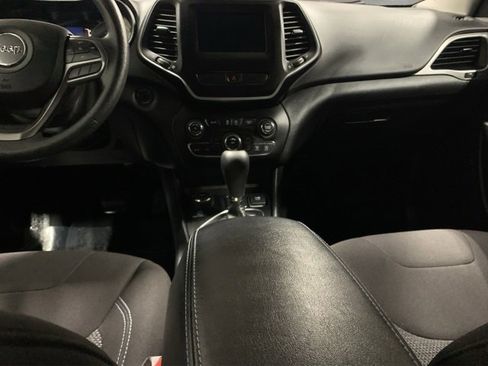 Used 2019 Jeep Cherokee Latitude w/ Popular Appearance Group image 18