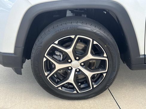 Used 2024 Jeep Compass Limited AWD/4WD image 4