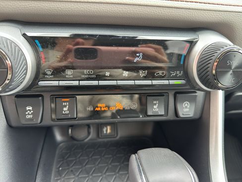 Used 2025 Toyota RAV4 XLE Premium w/ Weather Package AWD/4WD image 21