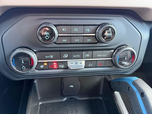 Used 2022 Ford Bronco Wildtrak image 26