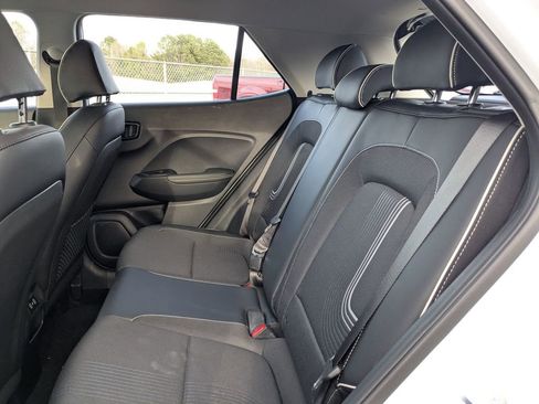 Used 2025 Hyundai Venue Limited image 23