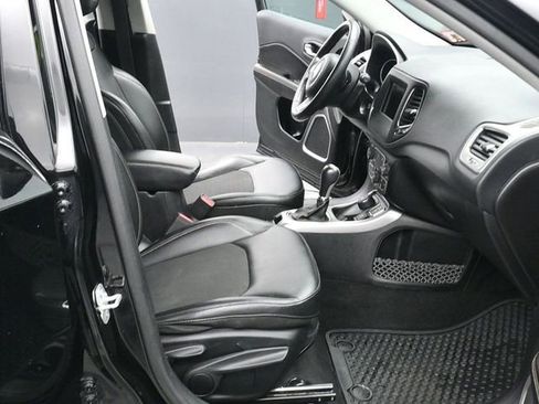 Used 2019 Jeep Compass Latitude w/ Popular Equipment Group image 9