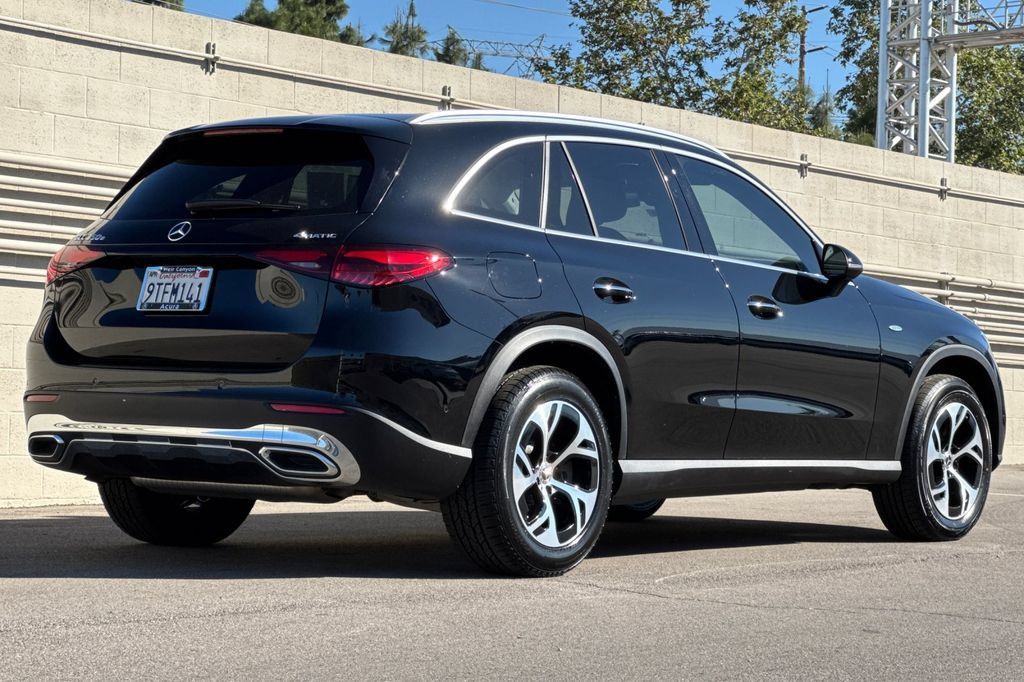 Used 2025 Mercedes-Benz GLC 350e 4MATIC image 7